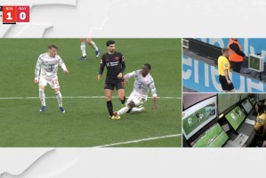 乐鱼在线登录-太残暴了！杰克逊蹬踏对手脚踝直红，球迷：切尔西出品自带红牌